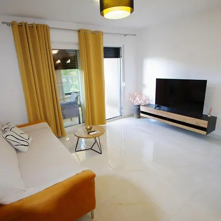 Modern By Interhome * Пула